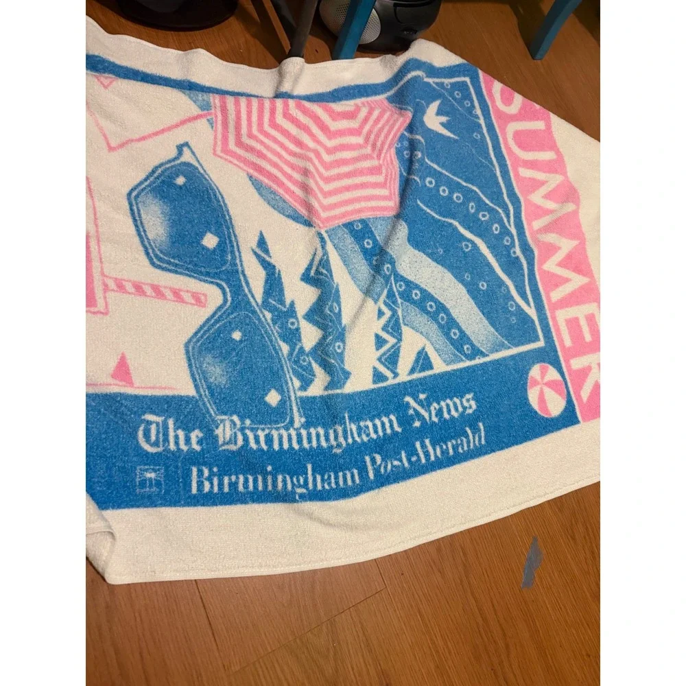Vintage The Birmingham News Post-Herald Summer Scene Beach Towel Retro Pink Blue
